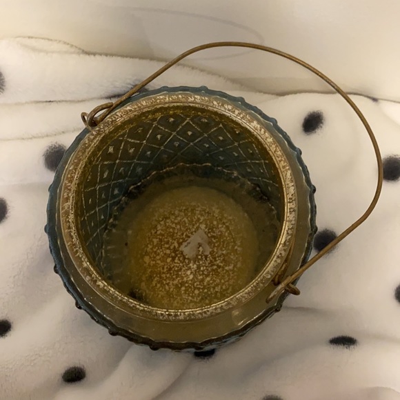 Clear and blue lantern (didn’t come with light) - Picture 2 of 3